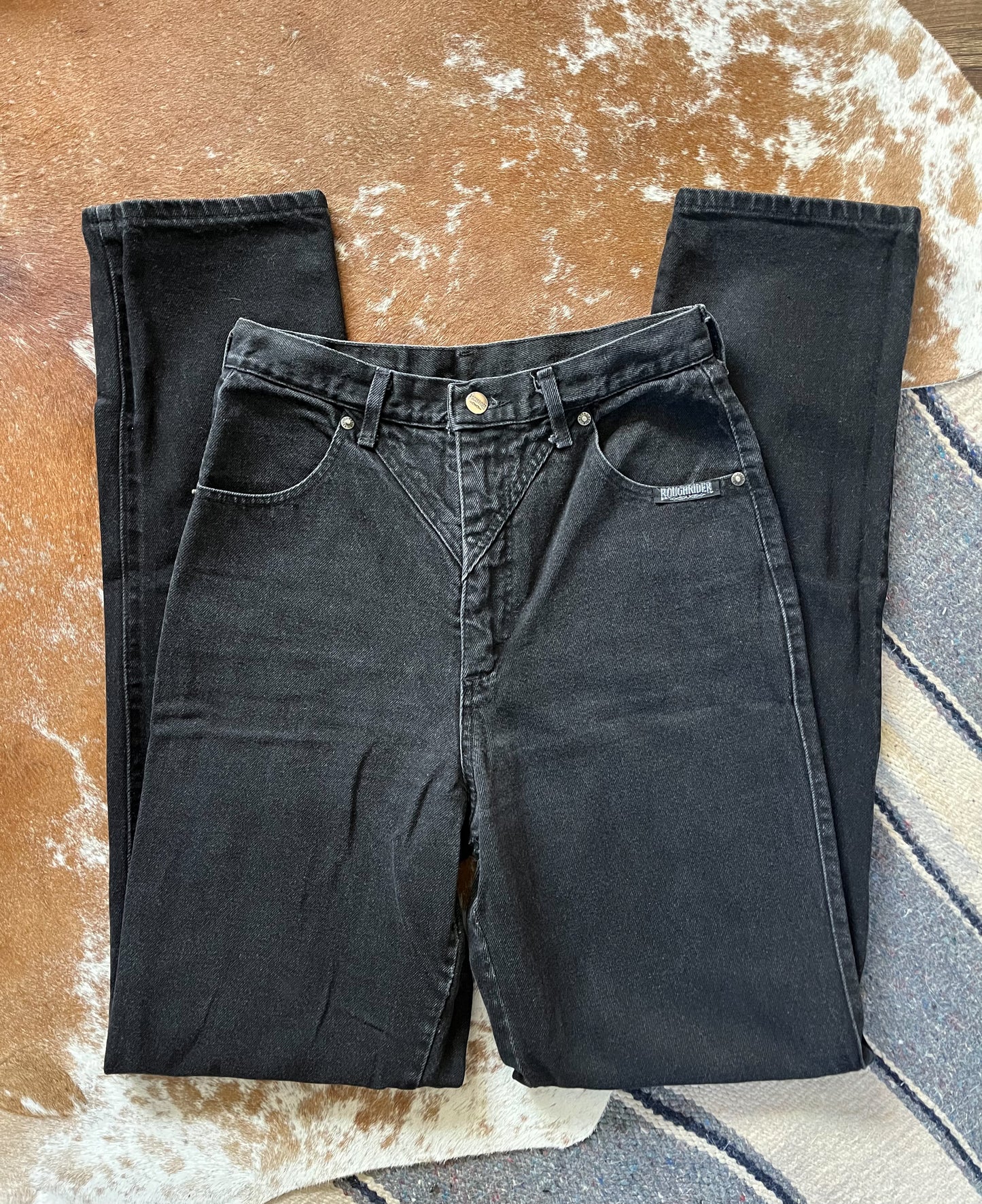 Black Concho Rockies 28x36